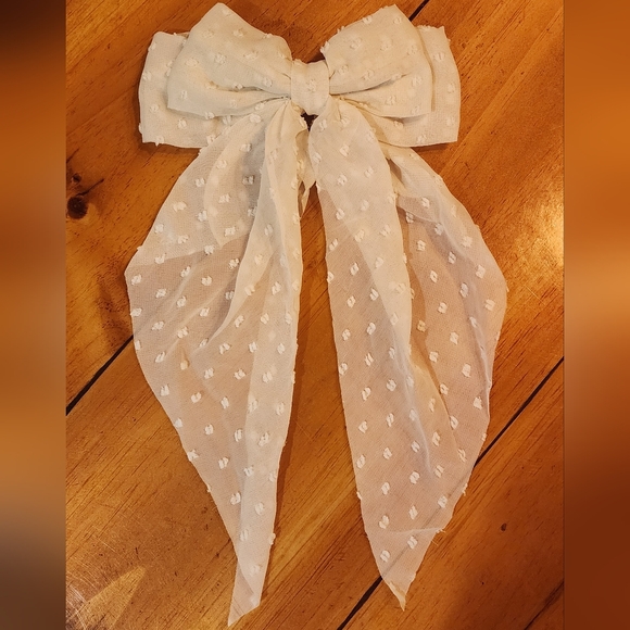 Elegant Pink and Cream Bow Hair Clips - Picture 3 of 4